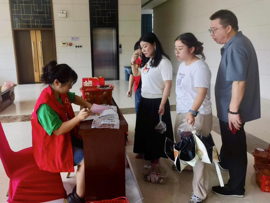 月華鮮桃“出圈”記：從短視頻爆火到機關(guān)食堂熱銷