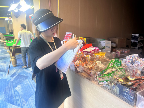 阳光社区开展暑期食品安全专项检查  守护居民“舌尖上的安全”