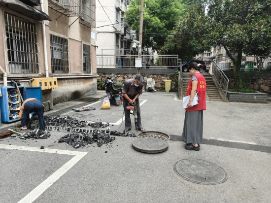 金耐社區(qū)：管道堵塞居民愁 多方協(xié)調(diào)解民憂