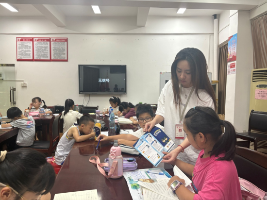 陽光社區(qū)開展未成年人反電信網(wǎng)絡(luò)詐騙宣傳活動