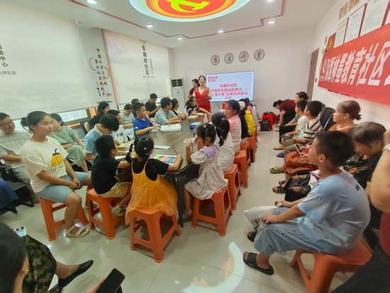 我愛湘潭我的家丨岳塘嶺社區(qū)多形式開展“小家大愛”亮家風傳家訓活動