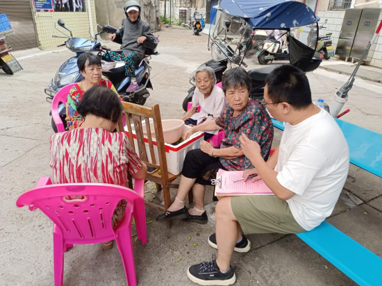 紅旗社區(qū)：走訪宣傳曖人心 政策服務“送上門”