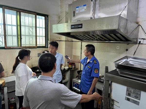 三角坪社区：多方联动妥善化解油烟扰民问题