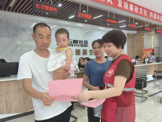 云峰社區(qū)開展民族團結(jié)進步宣傳月活動 多元服務暖人心