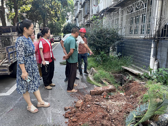 向陽社區(qū)：解決老舊小區(qū)下水管道堵塞之困