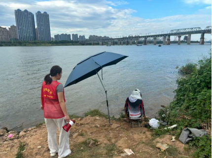 五里堆社區(qū)開展禁捕退捕文明勸導(dǎo)志愿活動