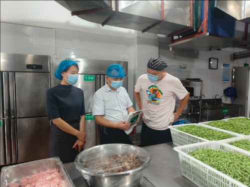 芙蓉社区：强化纪检监督职能 深入校园食堂筑牢安全防线