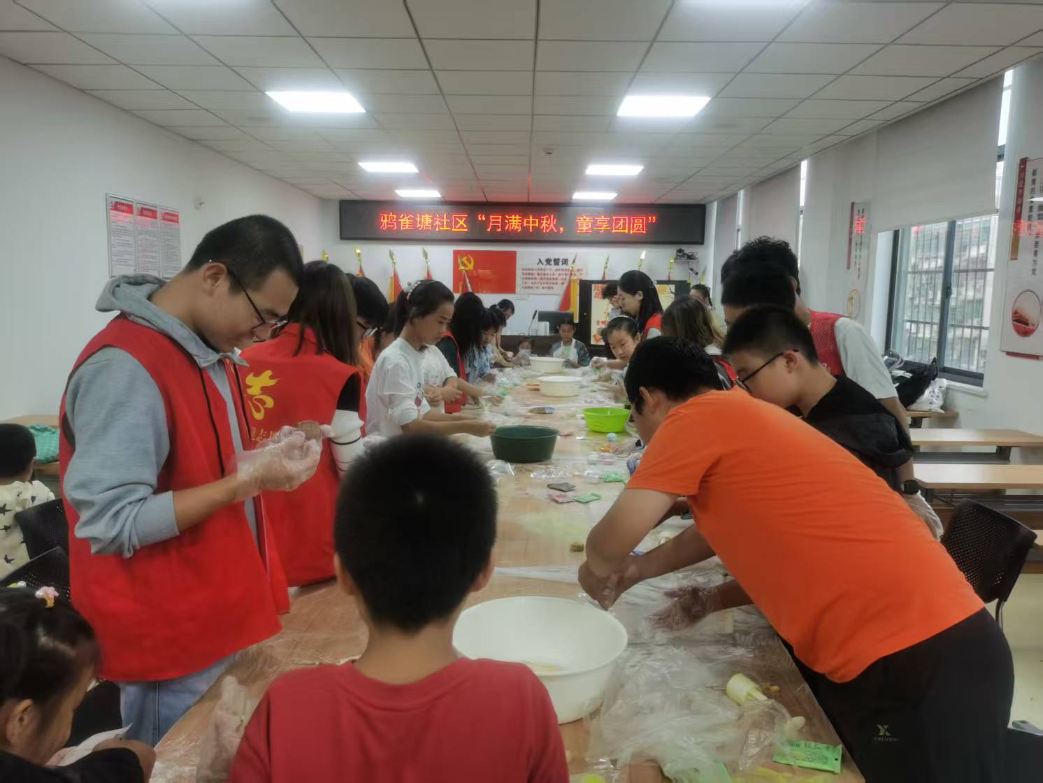 鴉雀塘社區(qū)開展“月滿中秋，童享團(tuán)圓”主題活動