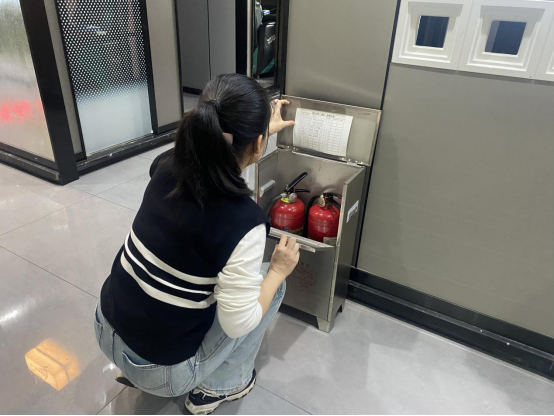 筑牢“雙節(jié)”安全防線 九洲社區(qū)開展節(jié)前安全大檢查