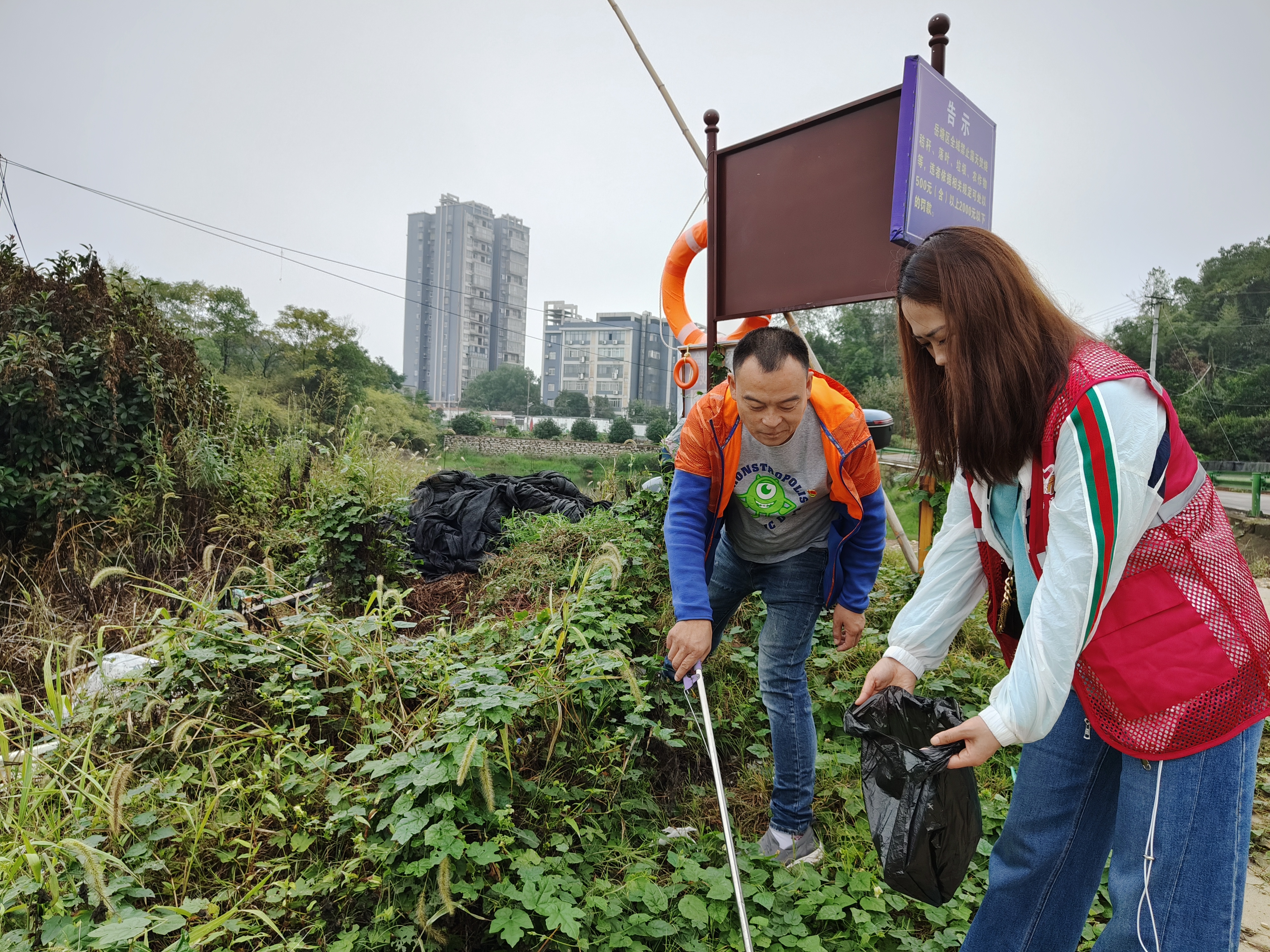板塘街道新农村：“三听三问”听民声  秸秆处理见实效