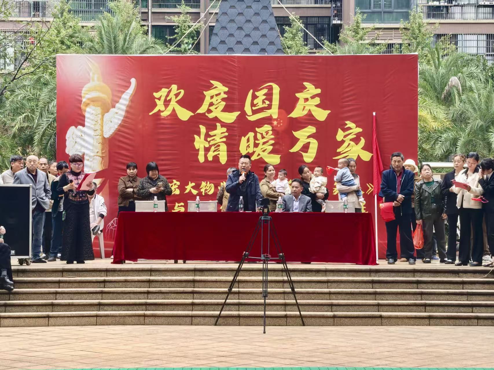 吉安路社区举办“欢度国庆 情暖万家”主题文艺汇演