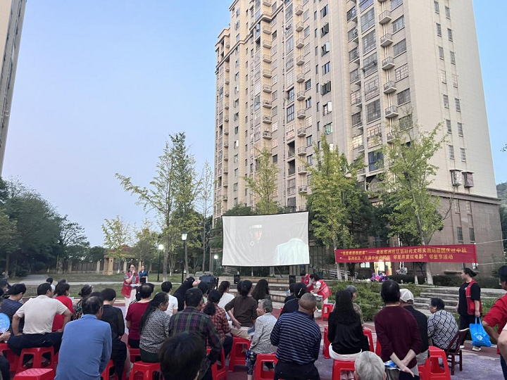 窯洲社區(qū)開展迎中秋慶國慶活動