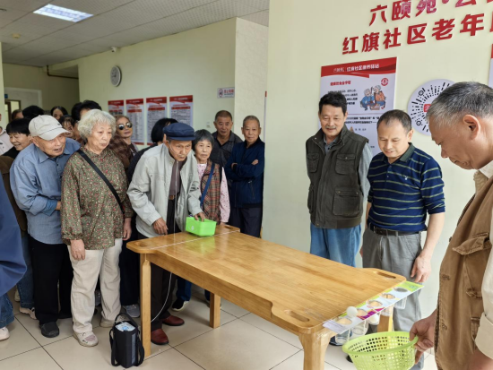 紅旗社區(qū)開展“重陽敬老情 歡樂暖金秋”活動(dòng)