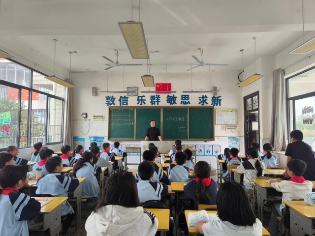 育才學(xué)校教育集團(tuán)清水校區(qū)開展“筑牢反詐防線，共建和諧校園”主題班會