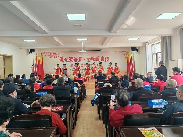 我愛(ài)湘潭我的家 霞光社區(qū)開(kāi)展“九九重陽(yáng)·情暖霞光”惠民演出活動(dòng)