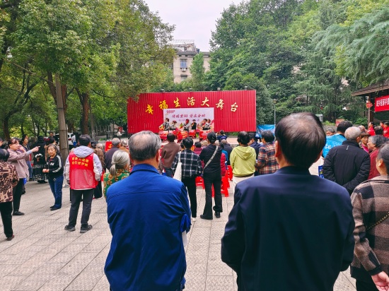 金耐社區(qū)：情暖重陽(yáng) 愛繪夕陽(yáng)紅