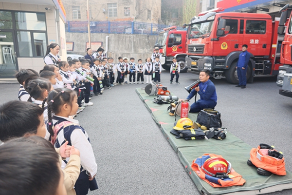 岳塘區(qū)雙擁路消防救援站迎來東方至尊幼兒園師生參觀