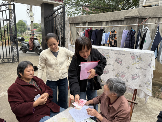 重陽送關(guān)懷 反詐護(hù)安康 岳塘村為老人筑牢安全防線