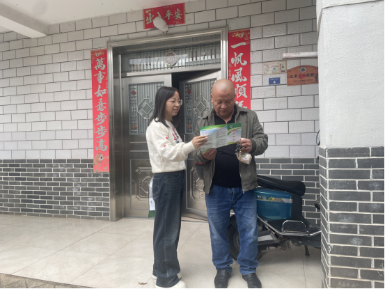 就业政策进万家 阳塘村开展就业政策宣传活动