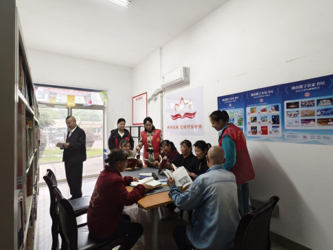 霞城村開展“情暖重陽，書香護康”活動