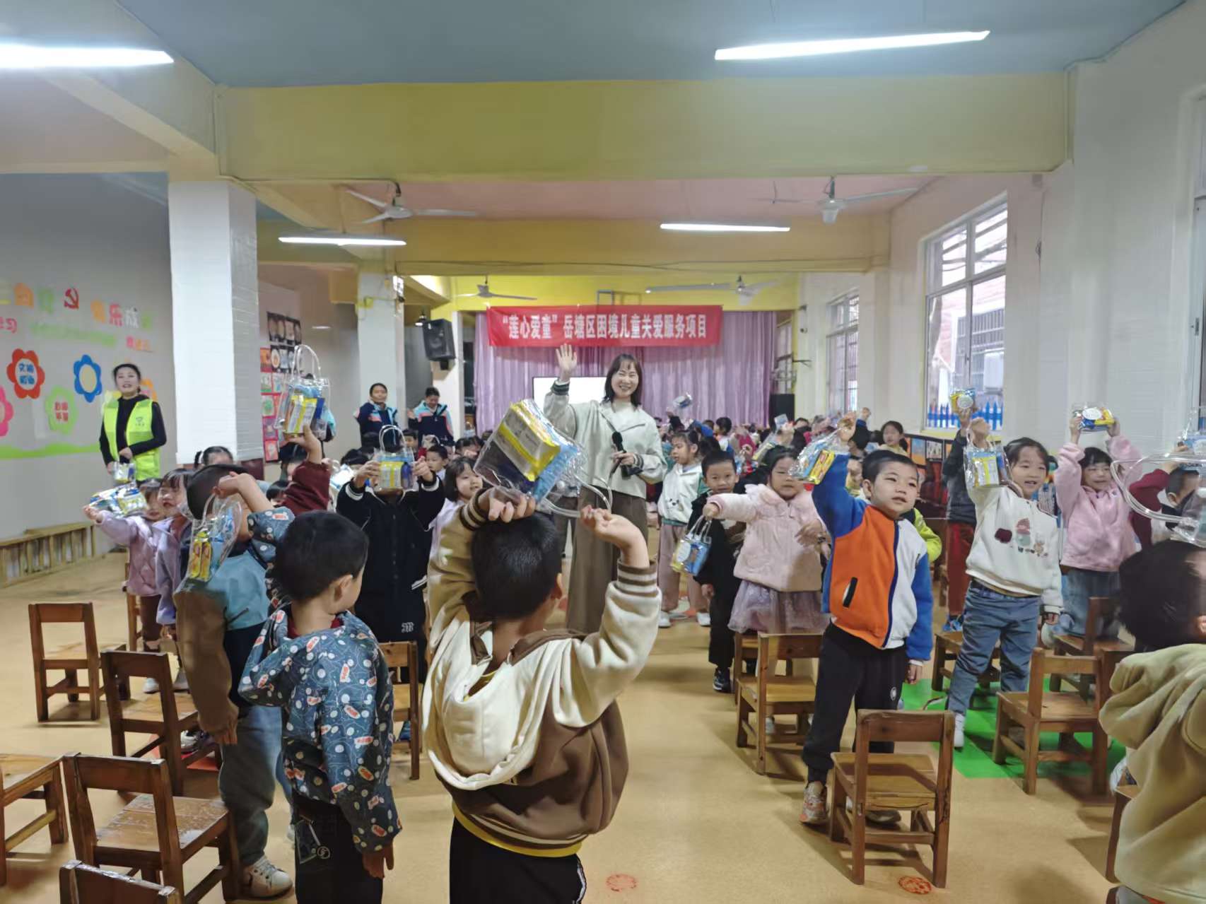 娃娃“話”情緒 溫暖伴成長(zhǎng)——岳塘區(qū)民政局開(kāi)展困境兒童心理健康團(tuán)輔活動(dòng)