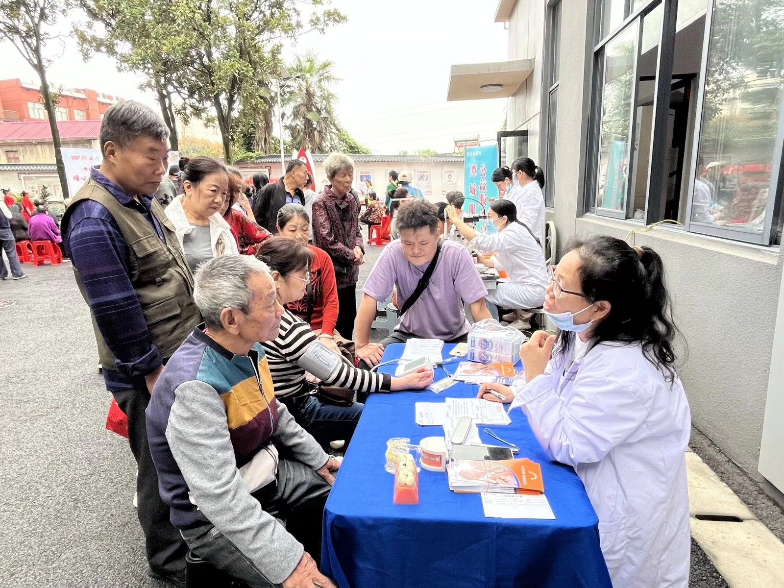 大板房社區(qū)：慈善基金激活“老破舊”蛻變之路