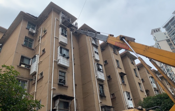 外墻瓷磚存隱患 葩金社區(qū)快速響應(yīng)解民憂