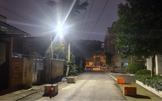 宝塔社区背街小巷亮灯暖民心