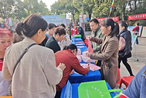 鴉雀塘社區(qū)積極開展就業(yè)政策宣傳活動(dòng)