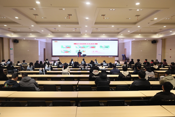 岳塘消防大队深入省经济贸易高级技工学校开展消防安全知识培训