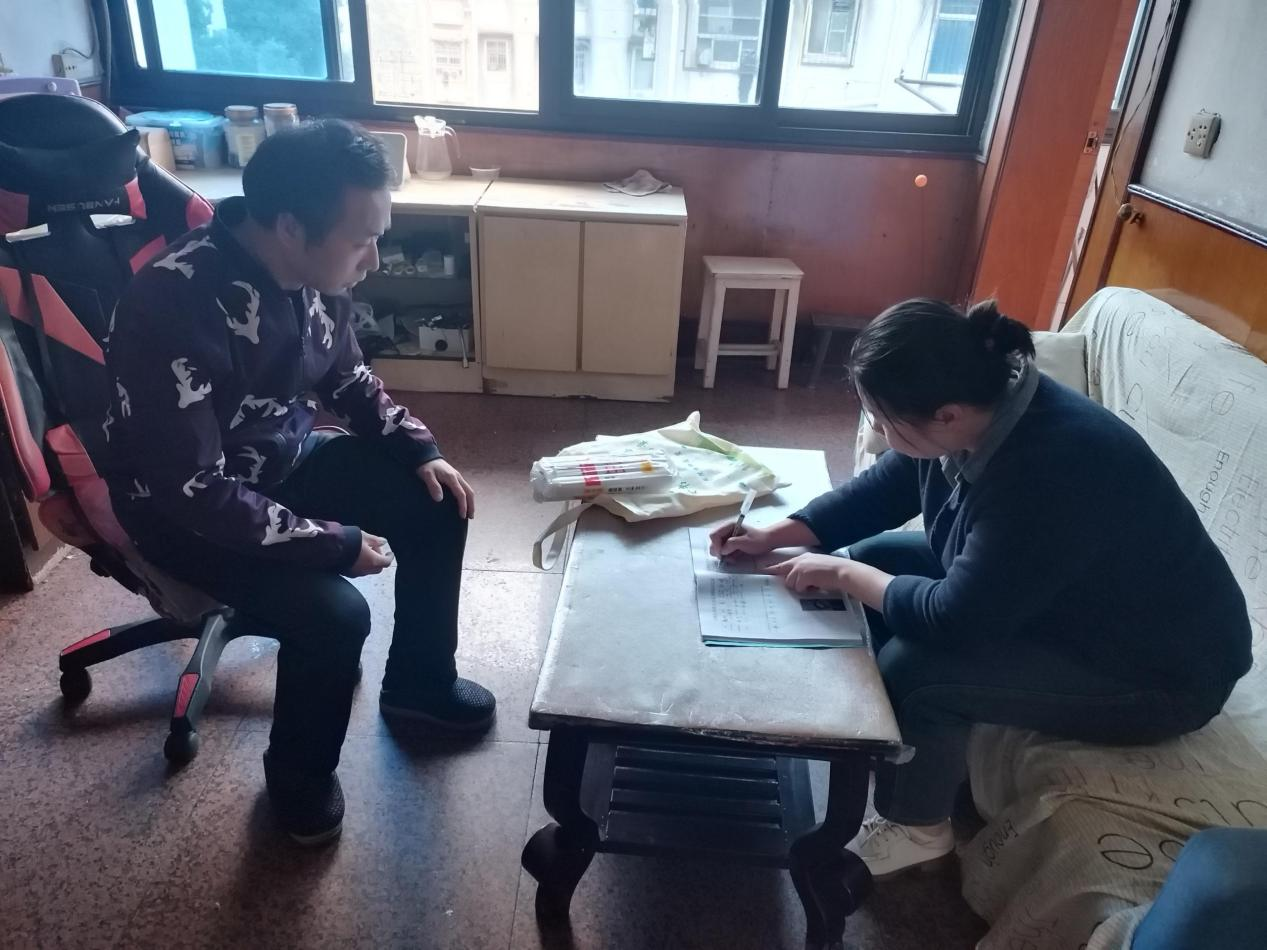 新塘社区精准帮扶特困家庭 定期走访传递暖意