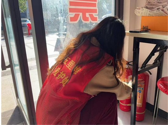 向阳社区开展沿街门店消防安全检查行动