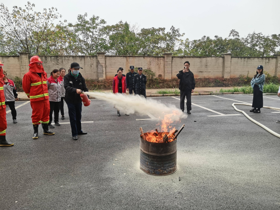 搖錢社區(qū)新時(shí)代文明實(shí)踐站開展消防安全演練活動(dòng)