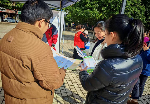 江滨社区多措并举开展医保宣传工作