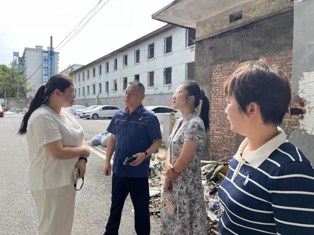 岳塘街道：人大代表暖心劝迁 筑牢民生安全防线