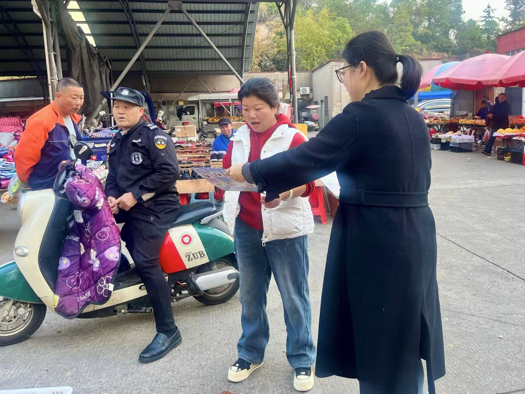 象形社区：赶集日反诈宣传“接地气” 守护居民“钱袋子”