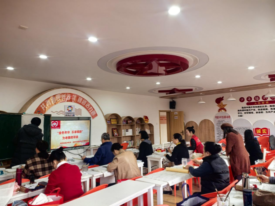 云峰社区开展“翰墨传情，写意丹青”慈善公益课堂活动