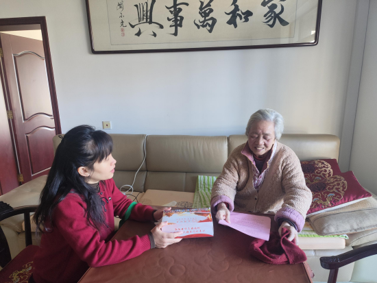 云峰社区“敲门行动”为特殊群体撑起冬季“安全伞”