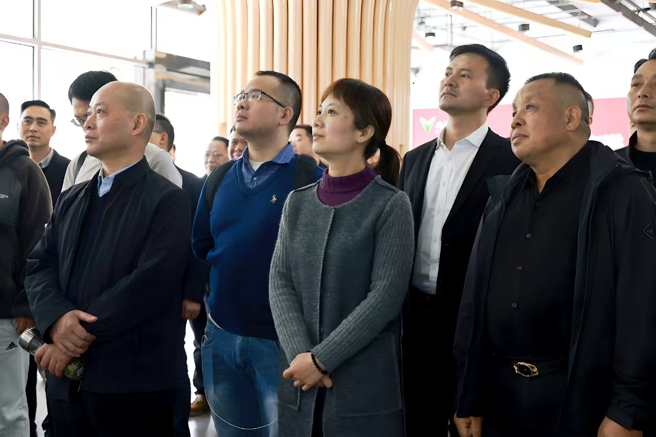 区工商联组织民营经济人士开展理想信念教育活动