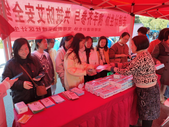 寶塔街道計(jì)生協(xié)開展第38個(gè)“世界艾滋病日”宣傳活動(dòng)