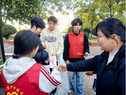 霞城街道积极开展禁毒防艾宣传活动