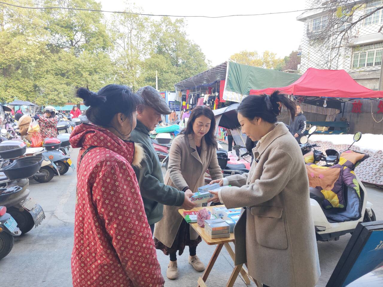 大板房社區(qū)開(kāi)展一系列防艾宣傳活動(dòng)