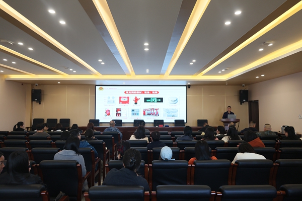 岳塘消防大隊聯(lián)合區(qū)衛(wèi)生健康局組織全區(qū)衛(wèi)健系統(tǒng)醫(yī)療機構(gòu)法人開展消防安全知識培訓