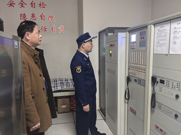 岳塘消防大隊(duì)開(kāi)展高層建筑住宅小區(qū)消防安全專(zhuān)項(xiàng)檢查