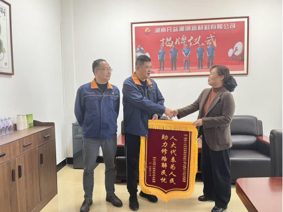 向家塘社區(qū)：人大代表解民憂  路面修復(fù)暖人心