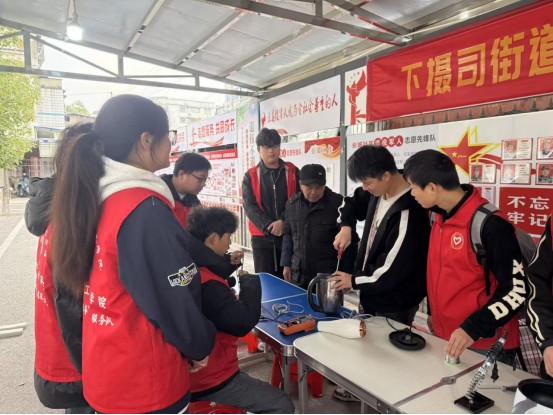 國際志愿者日 長城社區(qū)志愿服務(wù)活動暖民心