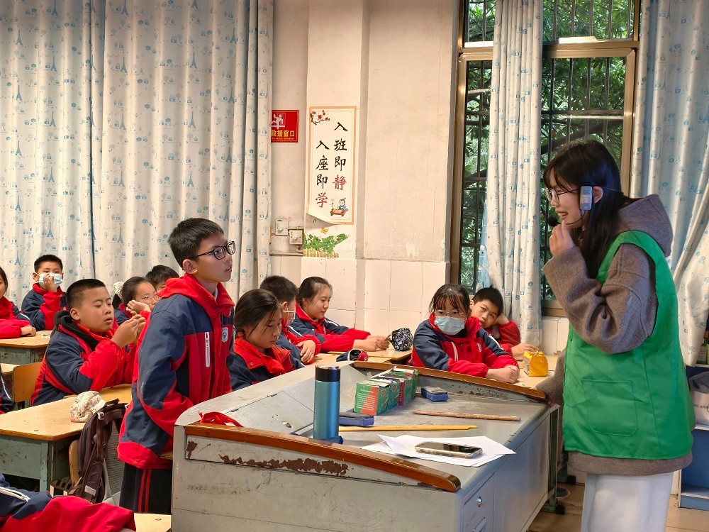 瓦窑塘社区联合“岳与青约”宣讲团开展“降碳”专题生态文明宣讲活动