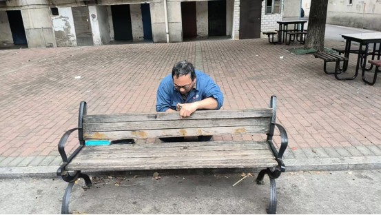 九洲社区：休闲桌椅焕新颜 居民休憩更舒心