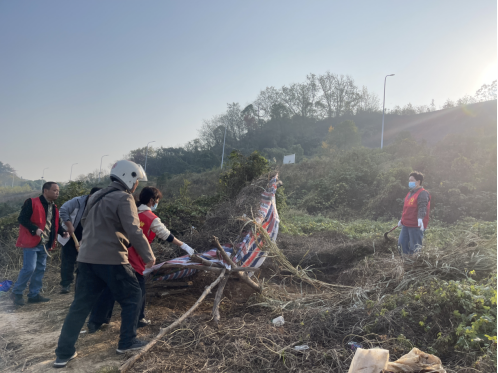 學(xué)衛(wèi)社區(qū)：黨員志愿者守護(hù)湘江沿岸環(huán)境