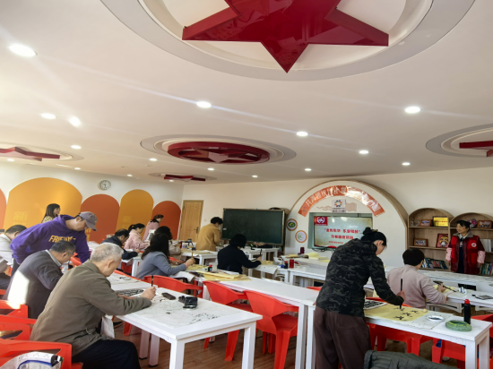 云峰社區(qū)舉辦“老有所學(xué) 筆墨飄香”書法公益課堂